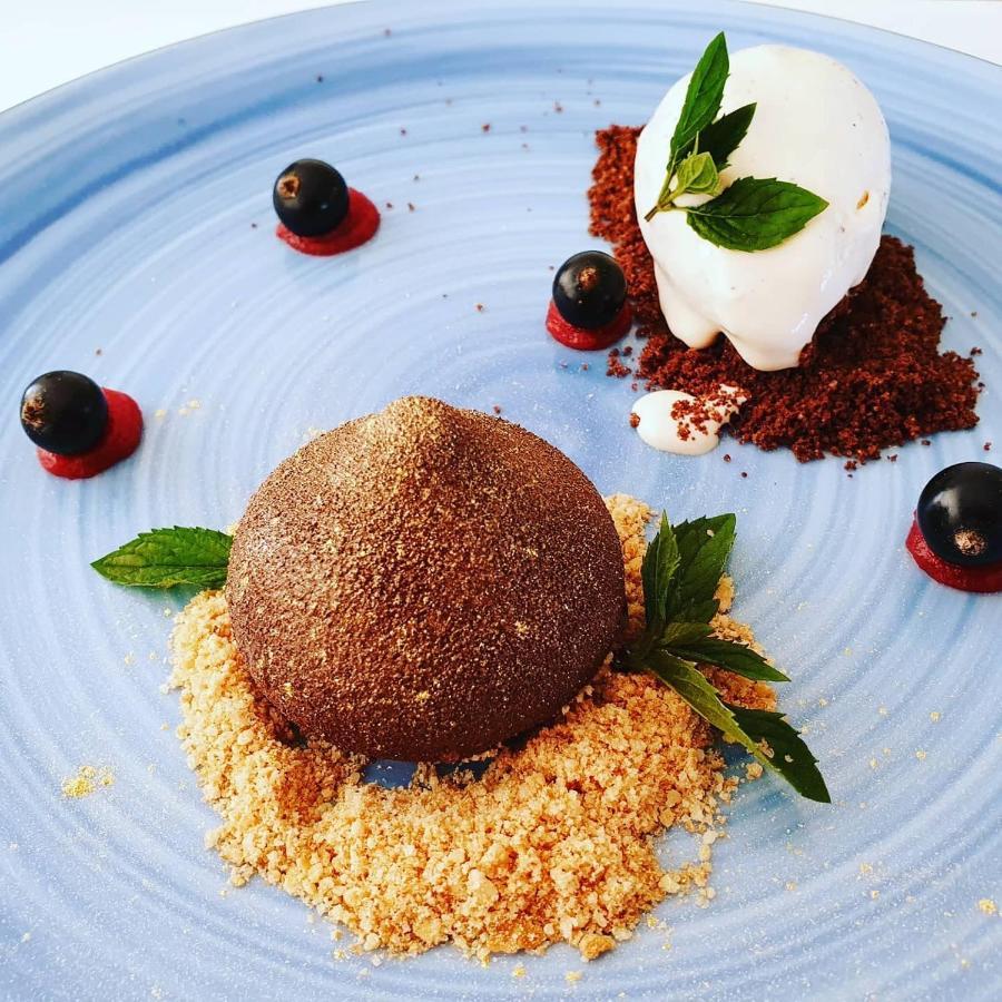 تشيخوتشينيك Boutique Odyseja & Spa المظهر الخارجي الصورة Chocolate bomb