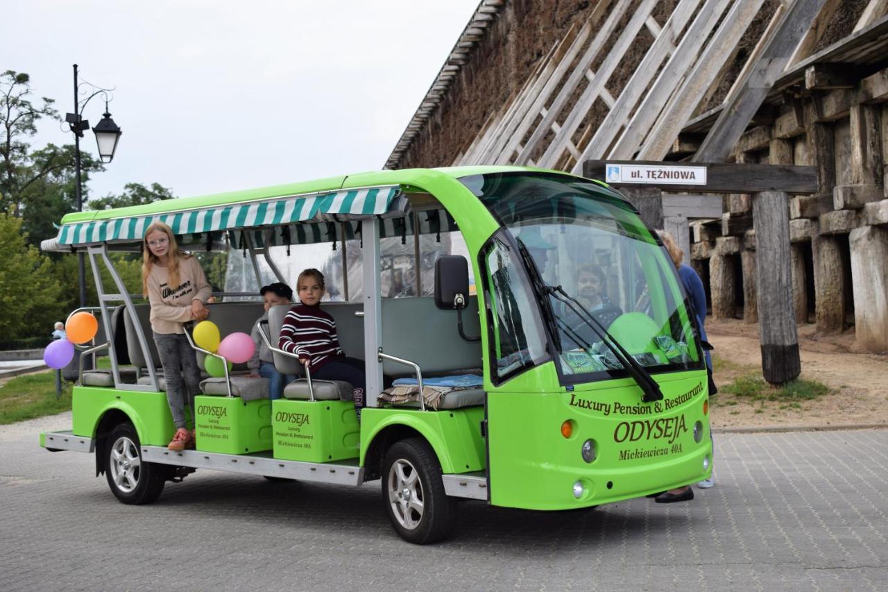 تشيخوتشينيك Boutique Odyseja & Spa المظهر الخارجي الصورة The Odisey electric shuttle bus