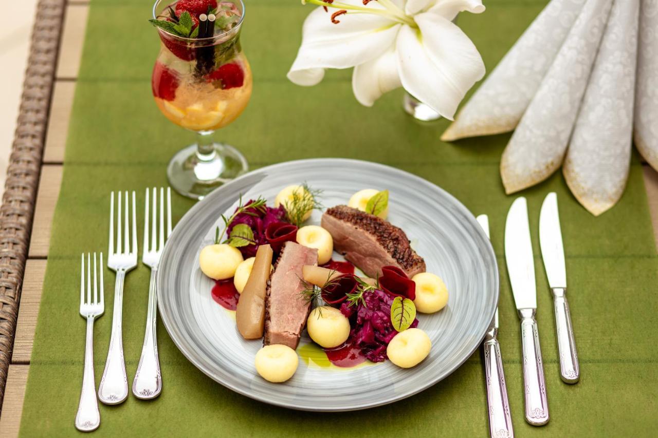 تشيخوتشينيك Boutique Odyseja & Spa المظهر الخارجي الصورة A duck confit salad