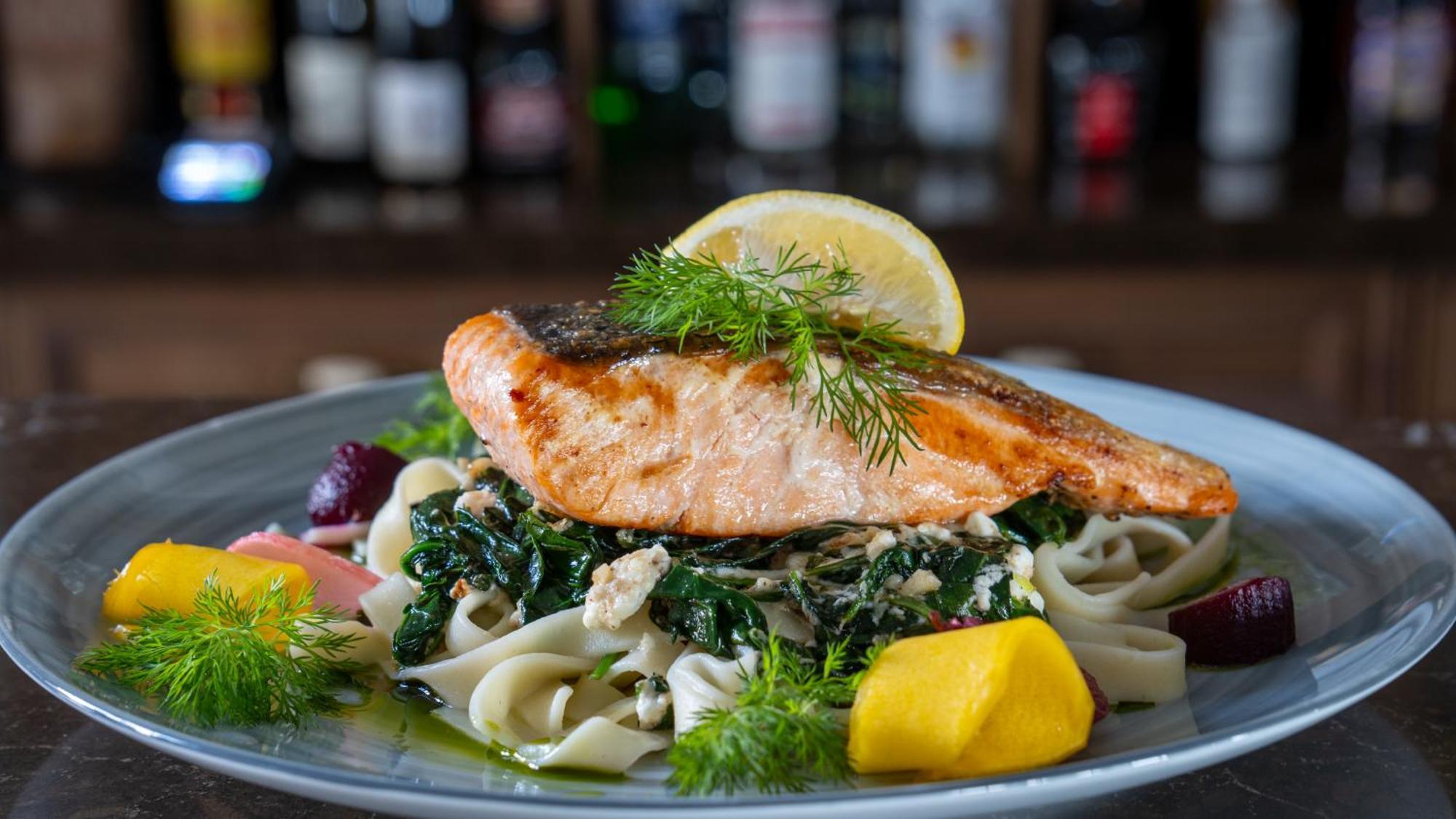 تشيخوتشينيك Boutique Odyseja & Spa المظهر الخارجي الصورة Salmon with pasta