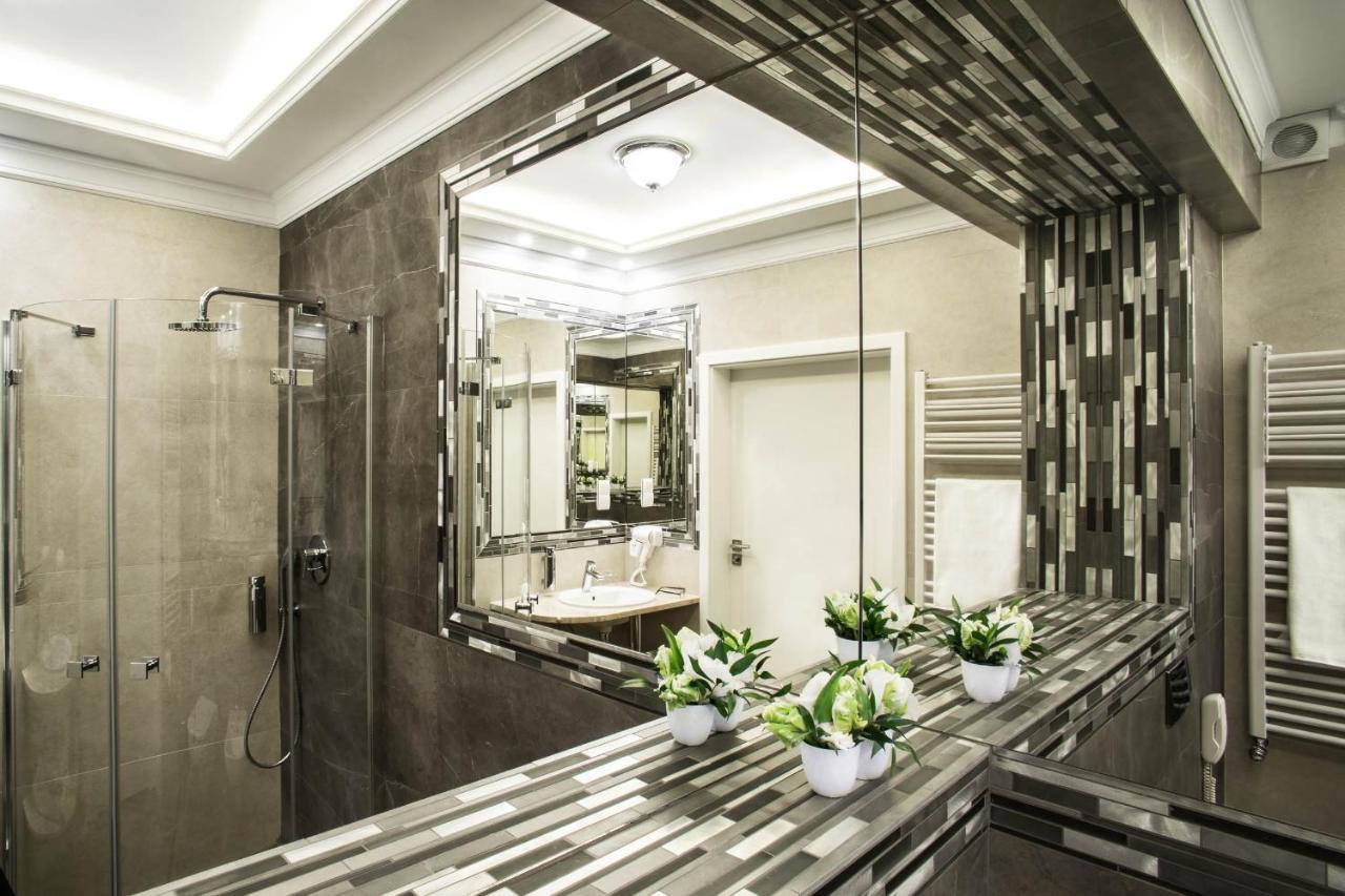 تشيخوتشينيك Boutique Odyseja & Spa المظهر الخارجي الصورة Bathroom