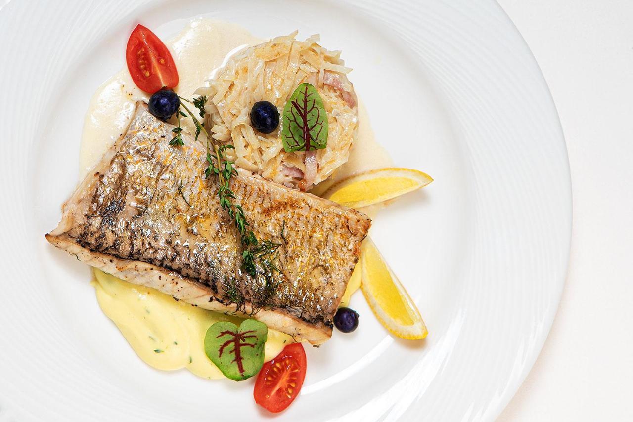 تشيخوتشينيك Boutique Odyseja & Spa المظهر الخارجي الصورة A prepared dish of Arctic char